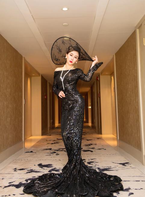 时尚女王莫妮卡第一季完结汉化版最新更新内容全出来了吗？答案是肯定的！