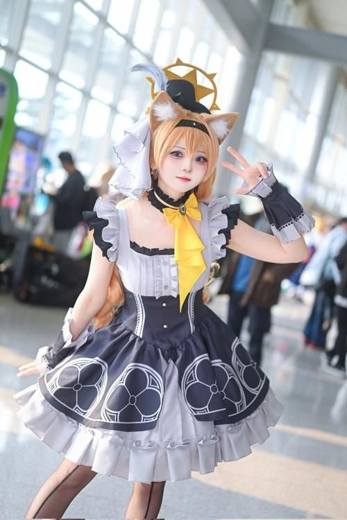 coser2游戏官网电脑版和手机版下载对比