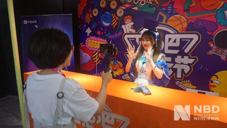 coser2游戏官网电脑版和手机版下载对比