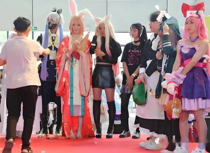 coser2游戏官网电脑版和手机版下载对比
